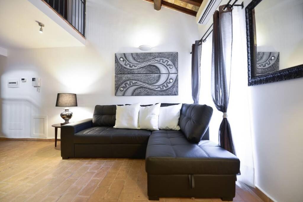 Ibernesi - Charming Apartment At The Roman Forums Экстерьер фото