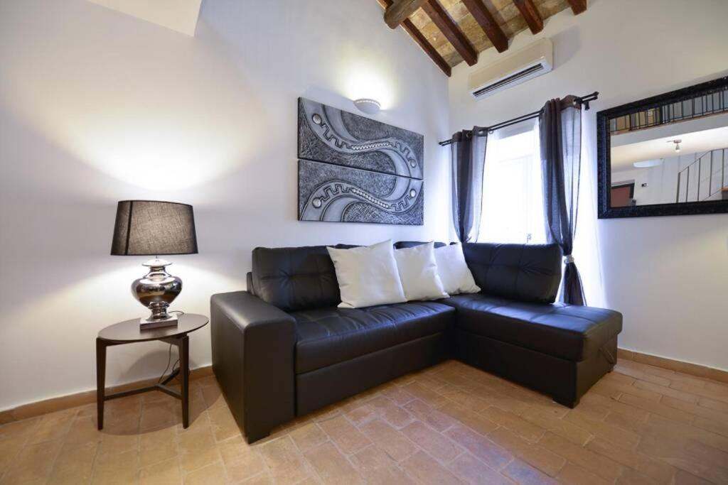 Ibernesi - Charming Apartment At The Roman Forums Экстерьер фото
